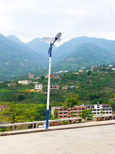 河南汝州市：剛裝120盞農(nóng)村太陽能路燈 點(diǎn)亮父老鄉(xiāng)親回家路