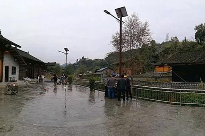 太陽(yáng)能仿古路燈 仿古太陽(yáng)能庭院燈 南德太陽(yáng)能路燈廠家