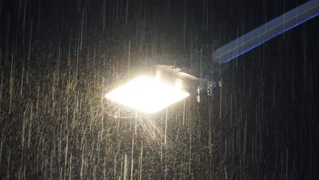 陰雨天續(xù)航無憂——太陽能路燈智能儲電技術解析