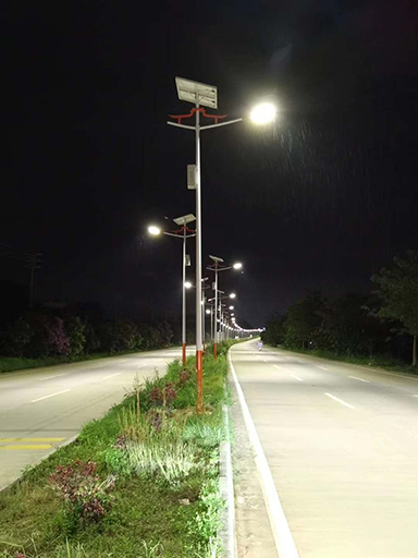 廣東省潮州市8米雙頭太陽(yáng)能路燈工程