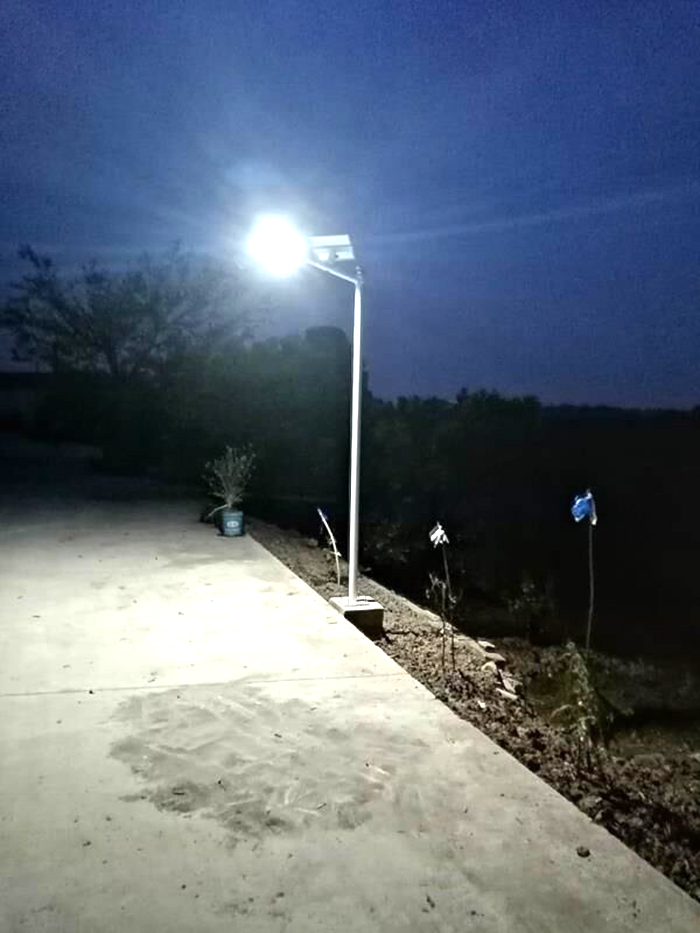 太陽(yáng)能路燈300W_重慶太陽(yáng)能路燈_太陽(yáng)能路燈生產(chǎn)廠家