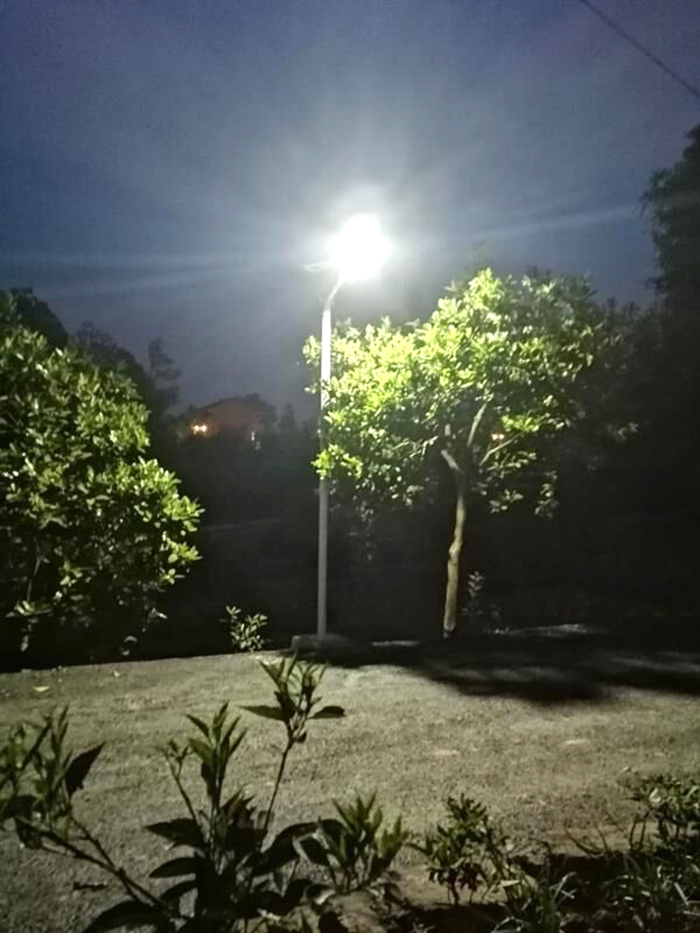 太陽(yáng)能路燈300W_重慶太陽(yáng)能路燈_太陽(yáng)能路燈生產(chǎn)廠家