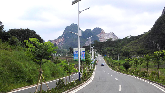 太陽(yáng)能led路燈_100w太陽(yáng)能路燈_太陽(yáng)能路燈廠家