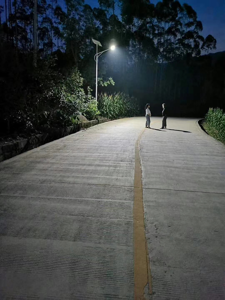 農村太陽能路燈_太陽能led路燈_led太陽能路燈