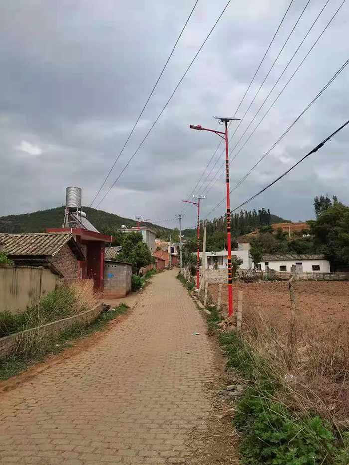 太陽(yáng)能路燈_云南太陽(yáng)能路燈_南德太陽(yáng)能路燈