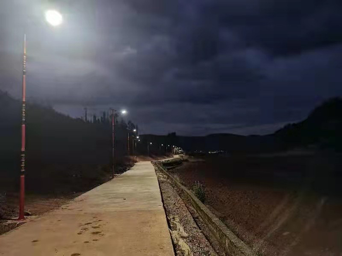 太陽(yáng)能路燈_云南太陽(yáng)能路燈_南德太陽(yáng)能路燈