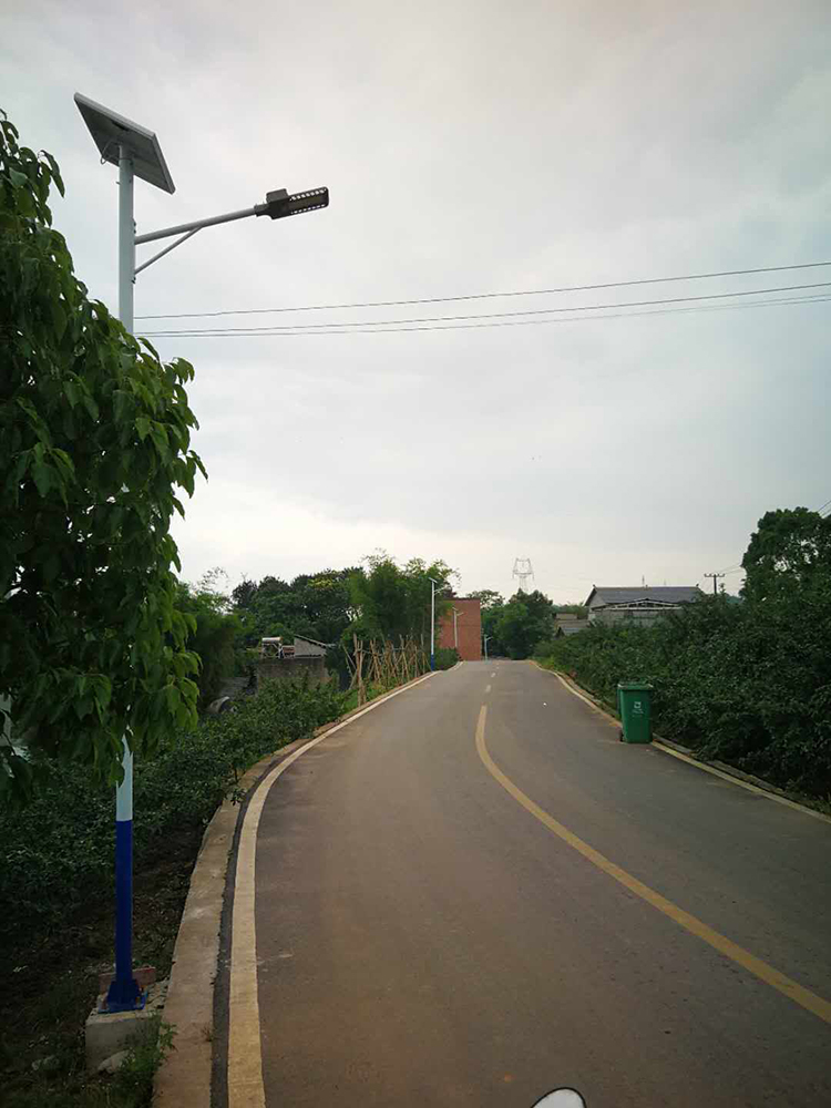 太陽(yáng)能路燈_重慶太陽(yáng)能路燈_農(nóng)村太陽(yáng)能路燈