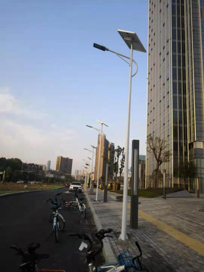 江西太陽(yáng)能路燈 太陽(yáng)能路燈定制 南德太陽(yáng)能燈飾有限公司